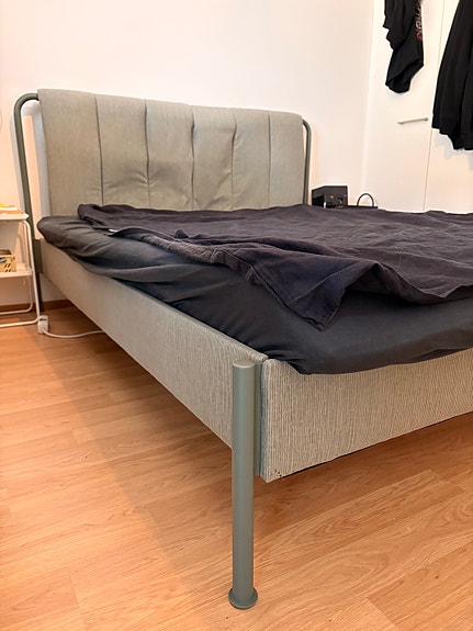 IKEA sängynrunko verhoiltu