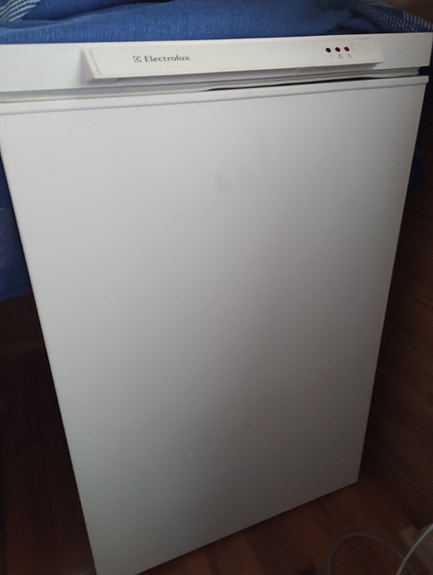 Pieni Electrolux-arkkupakastin