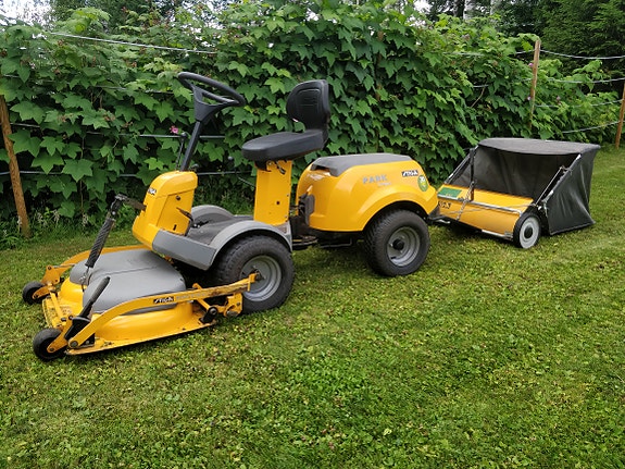 Stiga park compact ajoleikkuri kerääjävaunulla