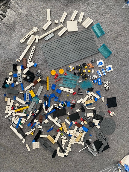Lego poliisiasema 7498 varaosia