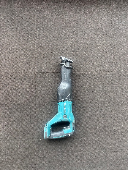 Makita DJR186 puukkosaha