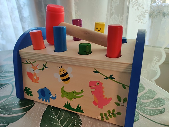 Puinen värikäs hakka