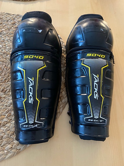 CCM Tacks 9040 lasten polvisuojat