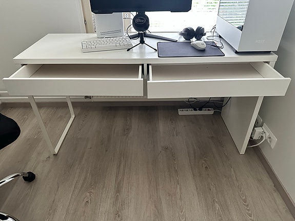 Ikea Micke kirjoituspöytä