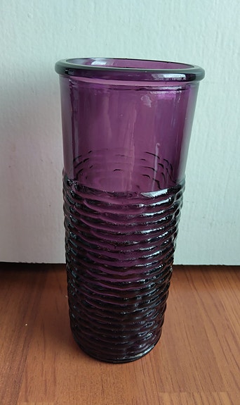 Kumela, lila maljakko
