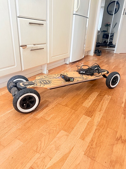 Evolve sähkölongboard kaupunkirengassetillä