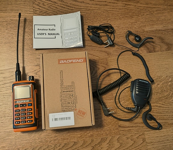 Baofeng UV-17 M radio + mikrofoni
