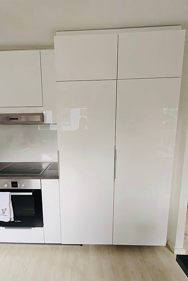 Ikea keittiökaapin ovi korkeakiilto