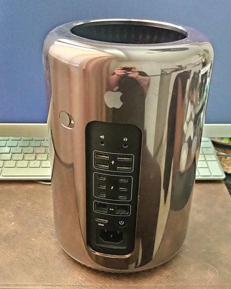 Apple Mac Pro (Late 2013) kotistudiokokoonpano