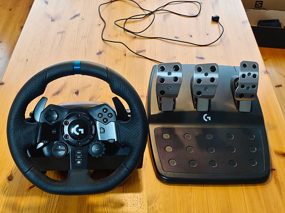 Logitech G923 -ratti ja polkimet PC / PS4 / PS5
