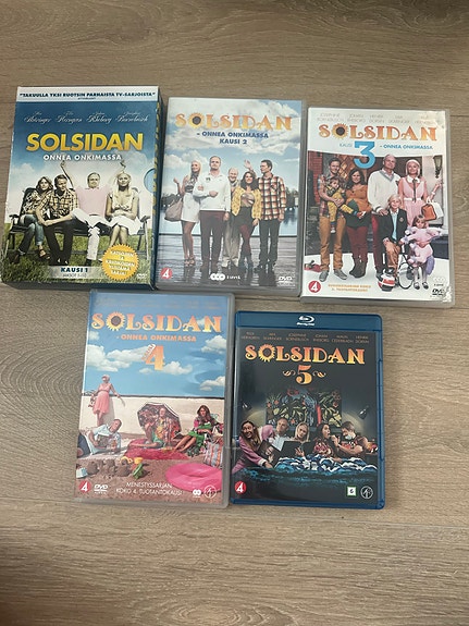 Dvd: Solsidan kaudet 1-4 ja blu-ray: Solsidan kausi 5
