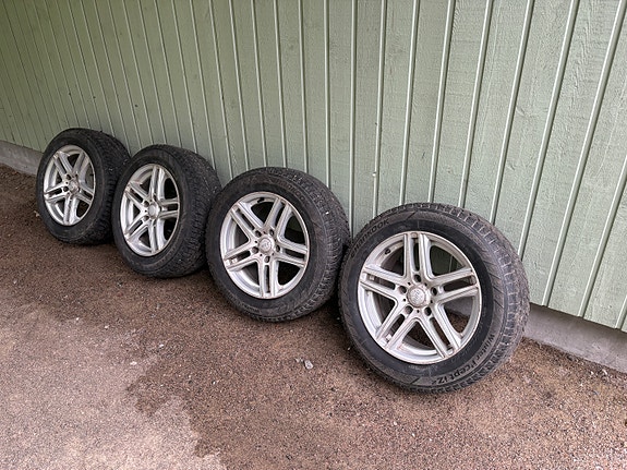 Hankook Winter iZ2 205/60 R16 talvirenkaat alumiinivanteilla