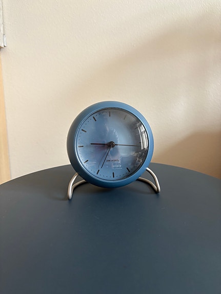 Rosendahl Arne Jacobsen herätyskello sininen