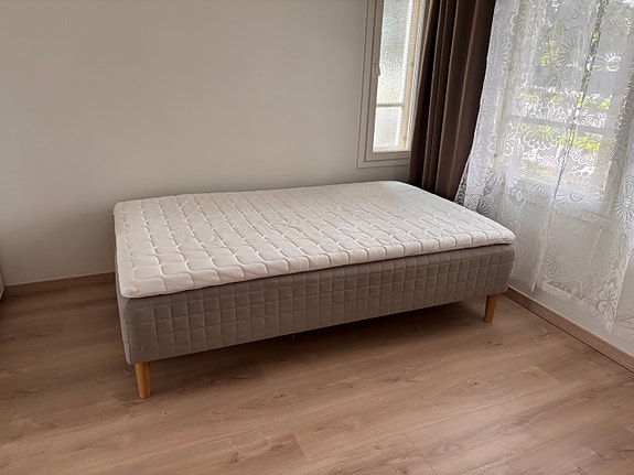 IKEA SKÅRER -runkopatjasänky 120 × 200 cm