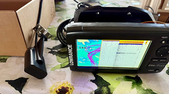 Lowrance Elite-7 HDI kaikuluotain + anturi + C-MAP Reveal Suomen järvet