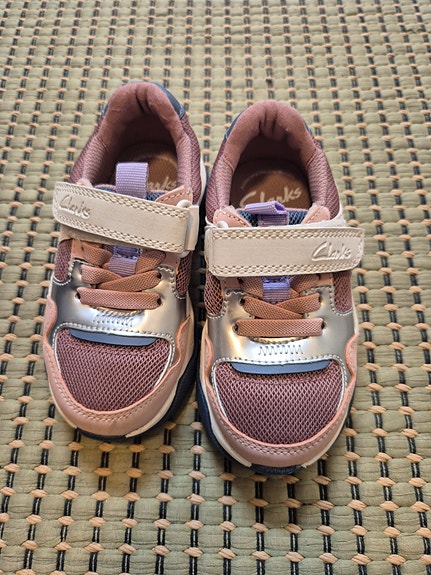 Clarks tennarit koko 24