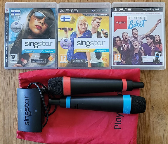 PlayStation 3 SingStar pelit ja mikrofonit
