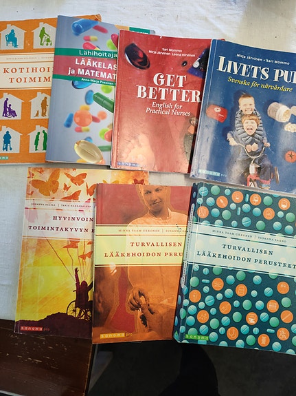 Lähihoitaja oppikirjoja