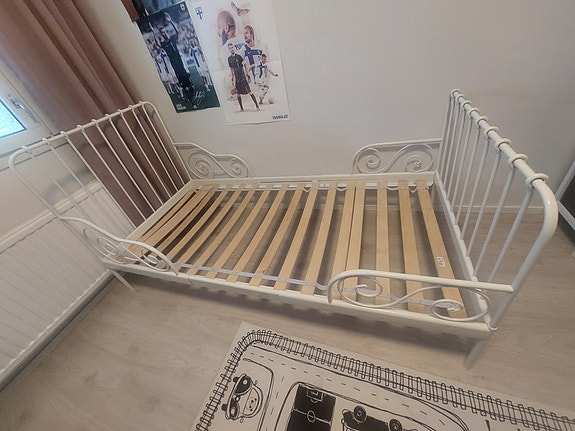 IKEA Minnen juniorisänky valkoinen metallirunko