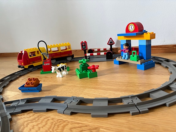 Lego Duplo toimiva Juna + Junarata