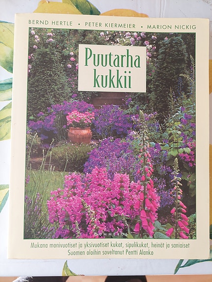 Puutarha kukkii - puutarhakirja