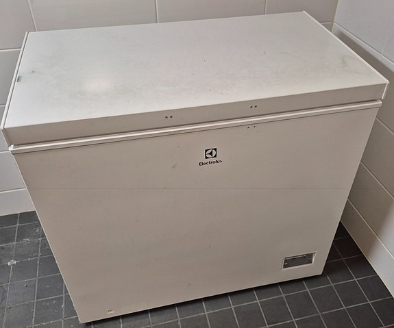 VARATTU - Electrolux arkkupakastin LCB3LF20W0