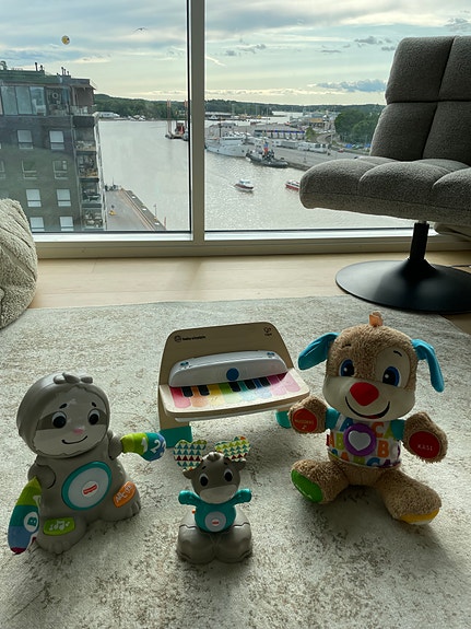 Soivia vauvan/taaperon leluja (soiva laiskiainen, hirvi, nalle ja piano)