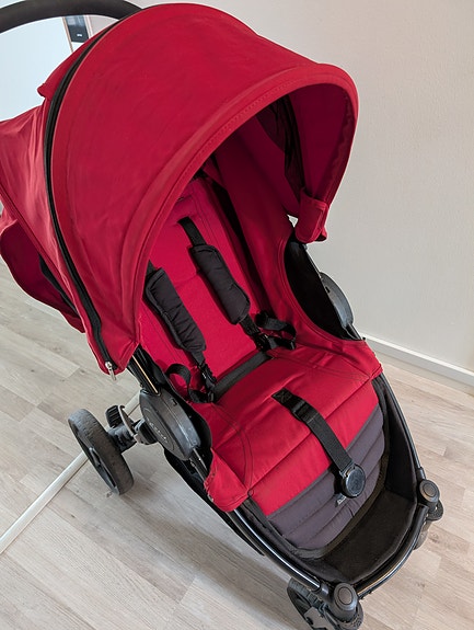 Britax B-Agile punaiset rattaat