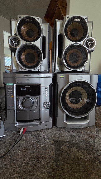 Sony MHC-RG440 stereojärjestelmä + alkuperäinen subwoofer