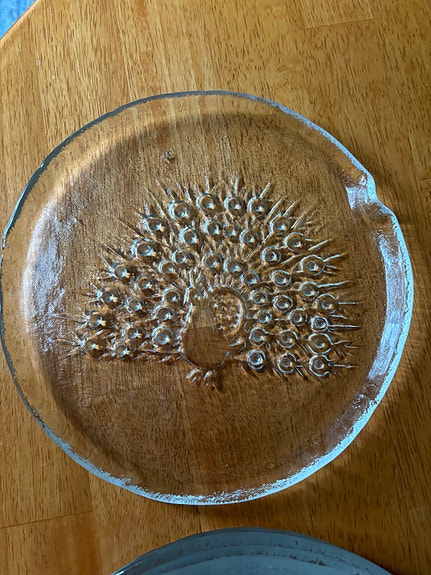Iittala lasilautaset kahdeksan riikinkukko-kuviolla