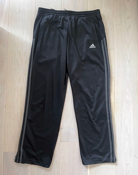 Adidas mustat verryttelyhousut