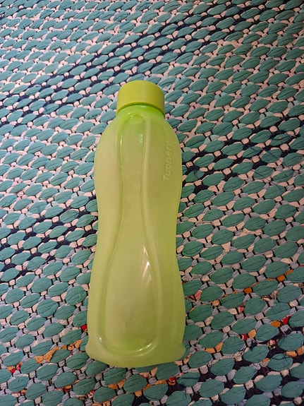 Tupperware juomapullo