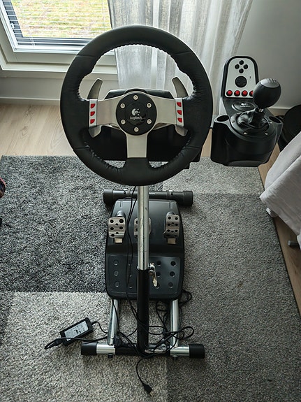 Logitech G27 + Wheel Stand Pro teline