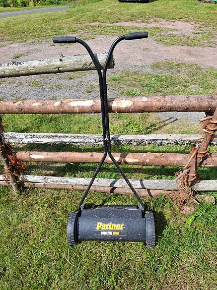 Partner käsikäyttöinen ruohonleikkuri