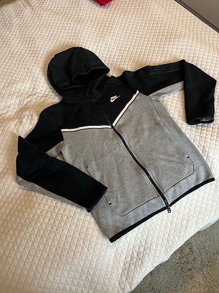 Nike tech fleece xs