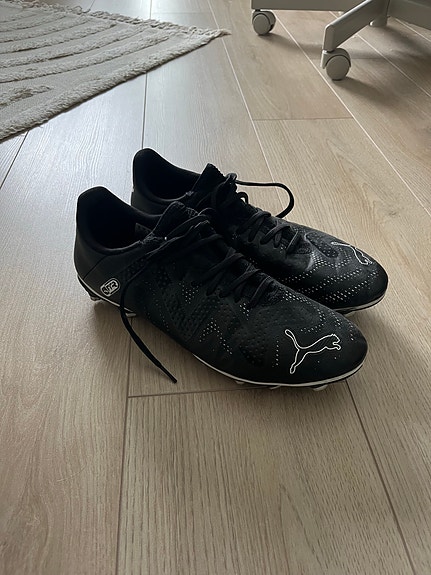 Puma jalkapallokengät musta