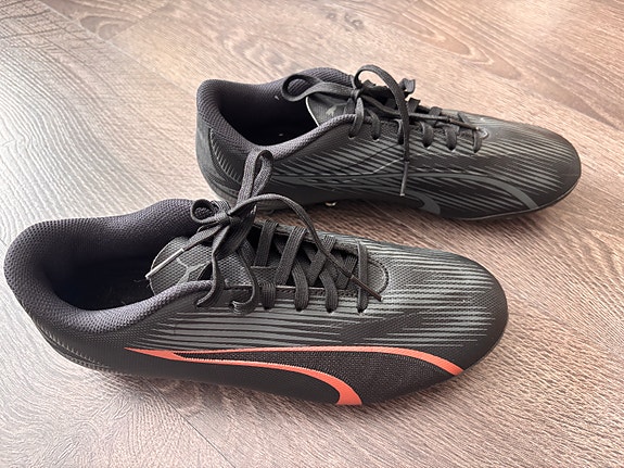 Puma jalkapallokengät nappulakengät