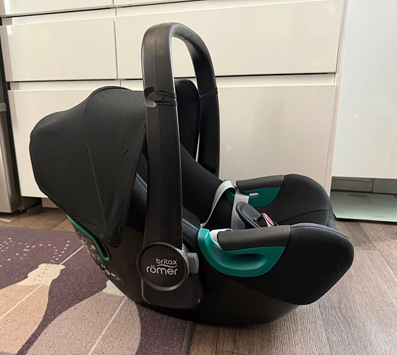 Britax Römer rattaat ja turvakaukalo