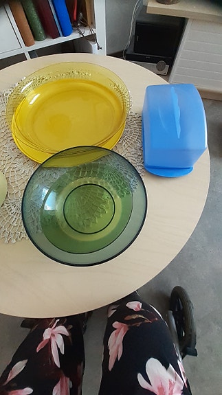 Tupperware kulho ja lautanen, muovia