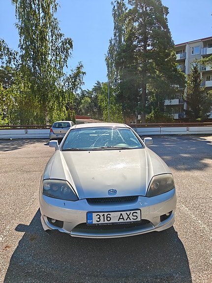 Hyundai Coupe hopea henkilöauto