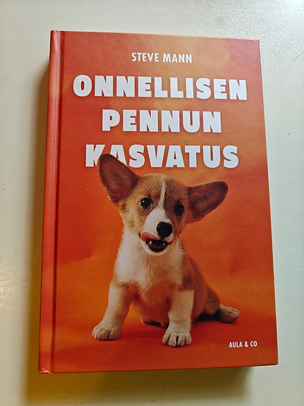 Steve Mann Onnellisen pennun kasvatus koirankoulutuskirja