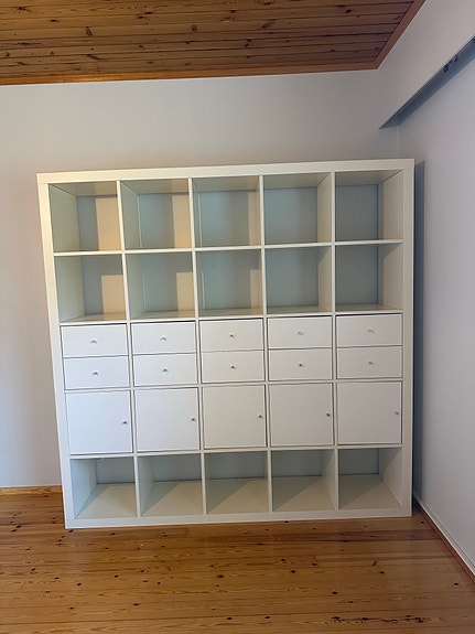 IKEA Expedit, (nyk. Kallax) 5x5 hylly sisusteineen