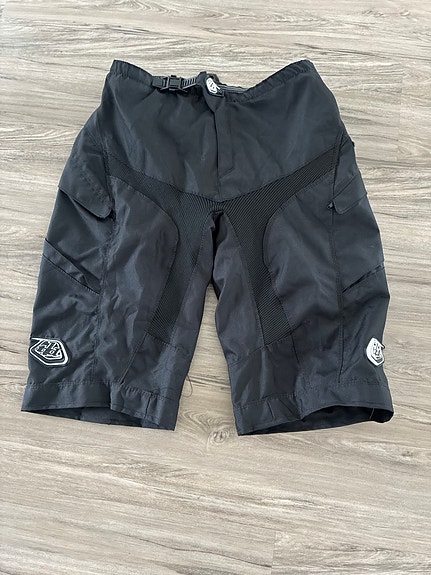 Troy Lee Designs pyöräilyshortsit koko 36 musta