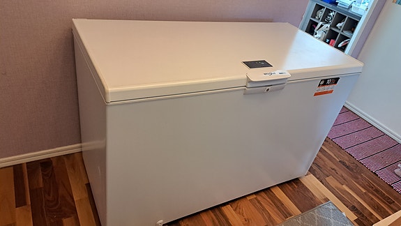 Whirlpool W390FO arkkupakastin 394 litraa