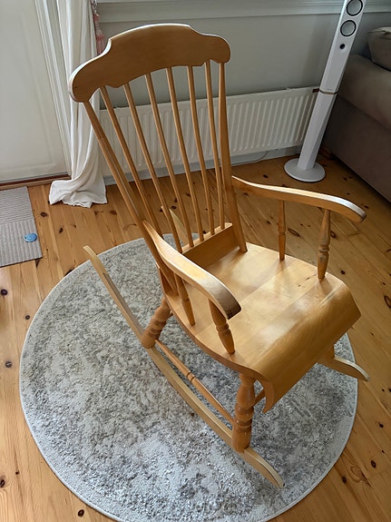 Puinen keinutuoli