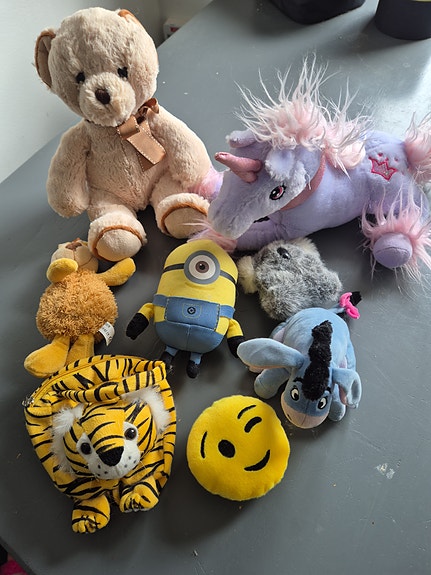 Disney pehmolelut Minion ja Nalle Puh -hahmot