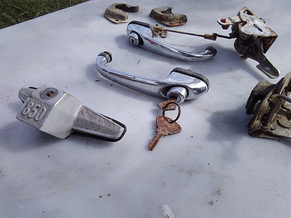 Fiat 850  Auton ovenkahvat ja lukot + muuta