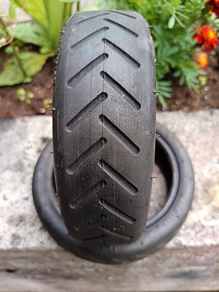 8½x2 uudet renkaat potkulautaan
