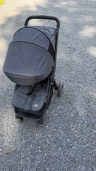 Britax Römer Agile M rattaat + Cybex turvakaukalon adapterit
