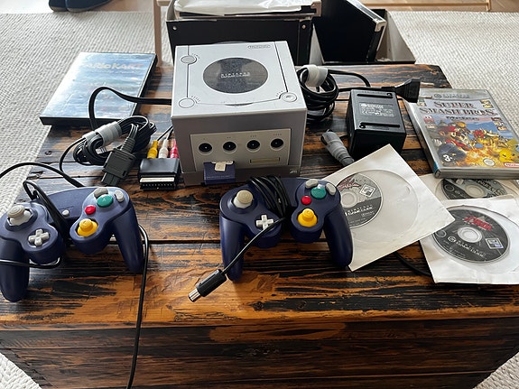 Nintendo GameCube pelikonsoli ja pelejä
